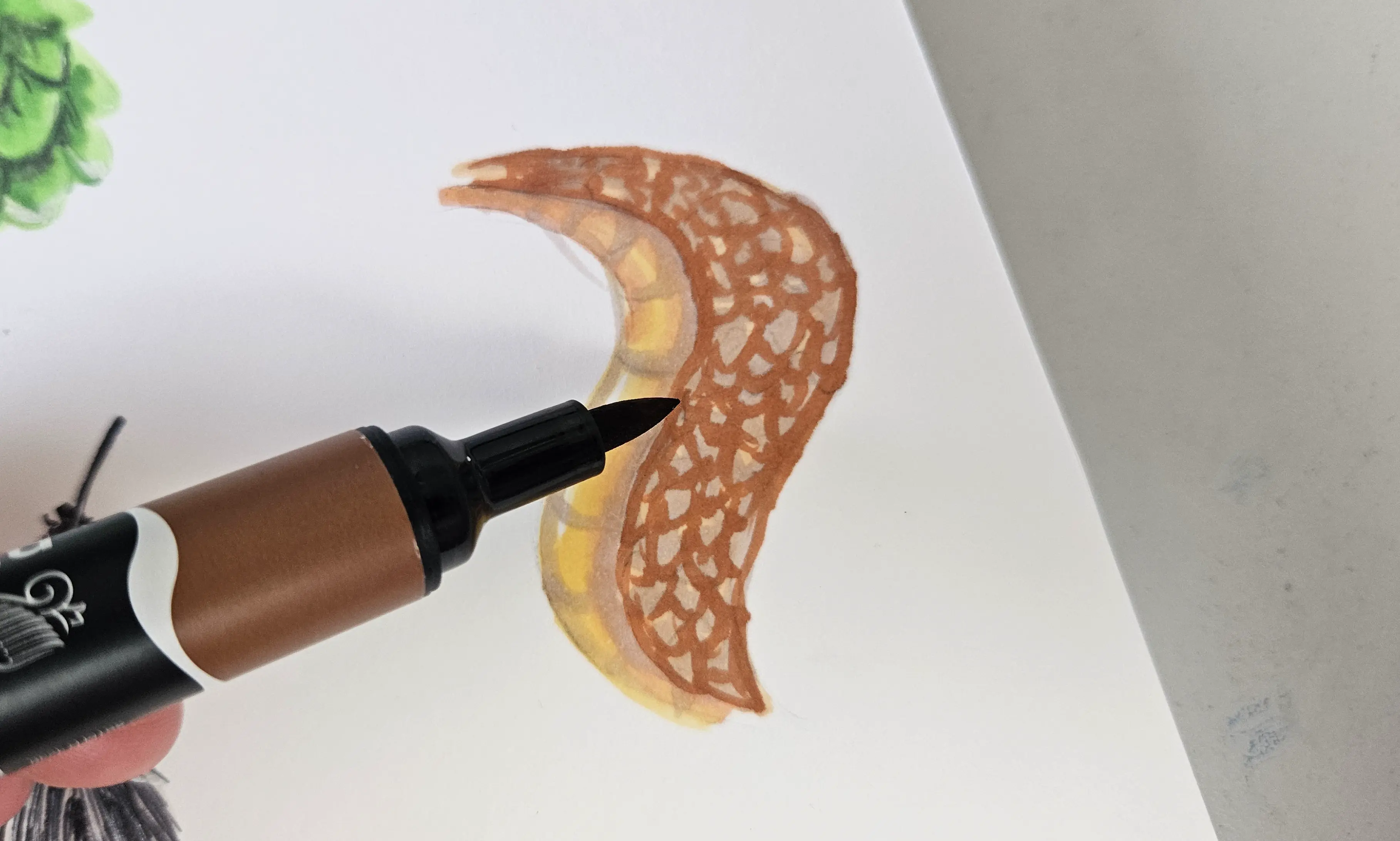 réaliser des écailles avec ses feutres à alcool pour dessiner des animaux