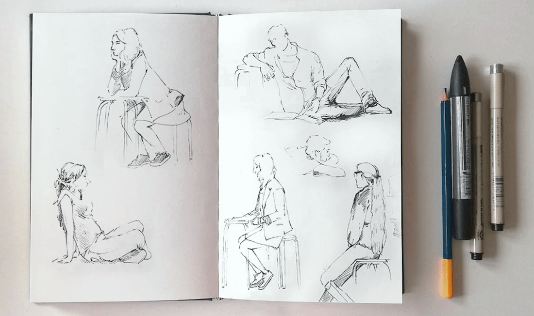 dessiner des postures sur carnet de croquis