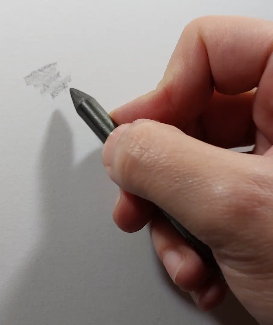 dessiner avec le côté de la pointe du crayon graphite