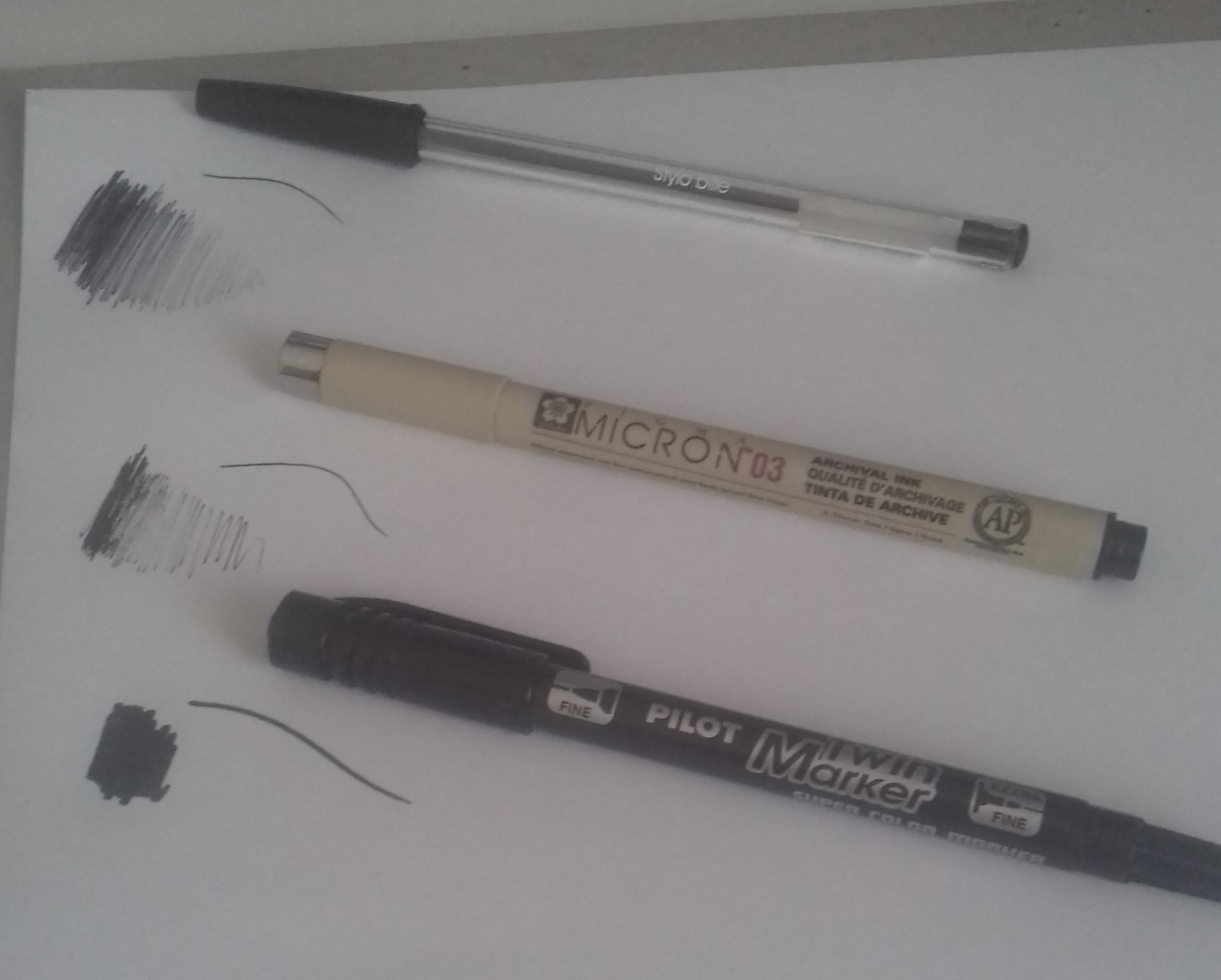 es différents stylos pour dessiner