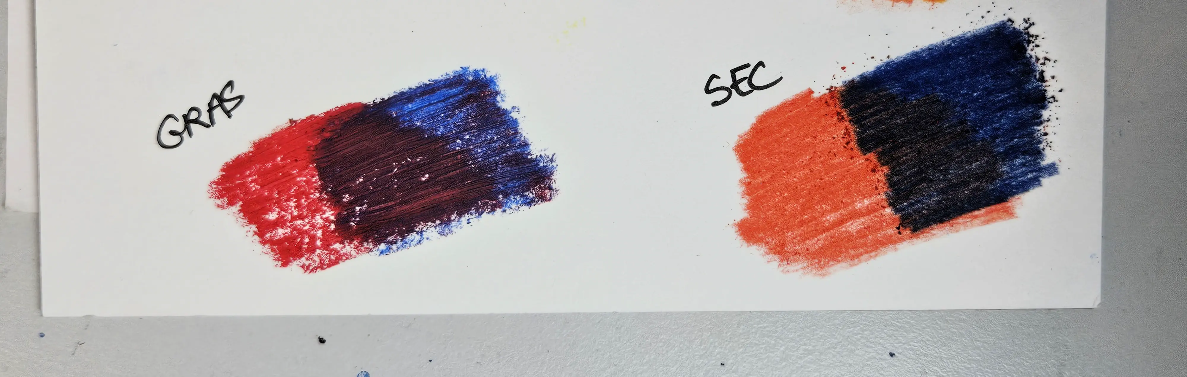 les différences de superposition des couches entre le pastel sec et le pastel gras