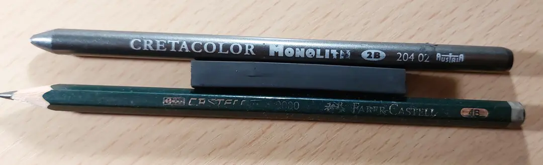 photo de crayons pour dessiner avec la technique de l’estompage