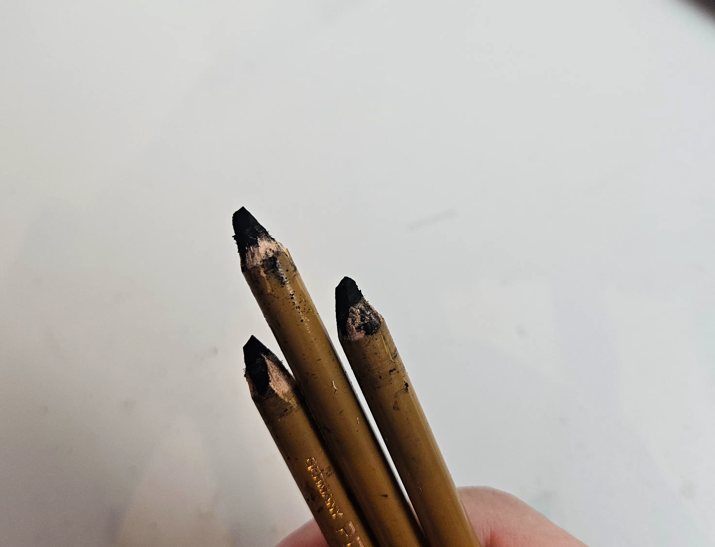 dessiner avec des fusains bien taillés