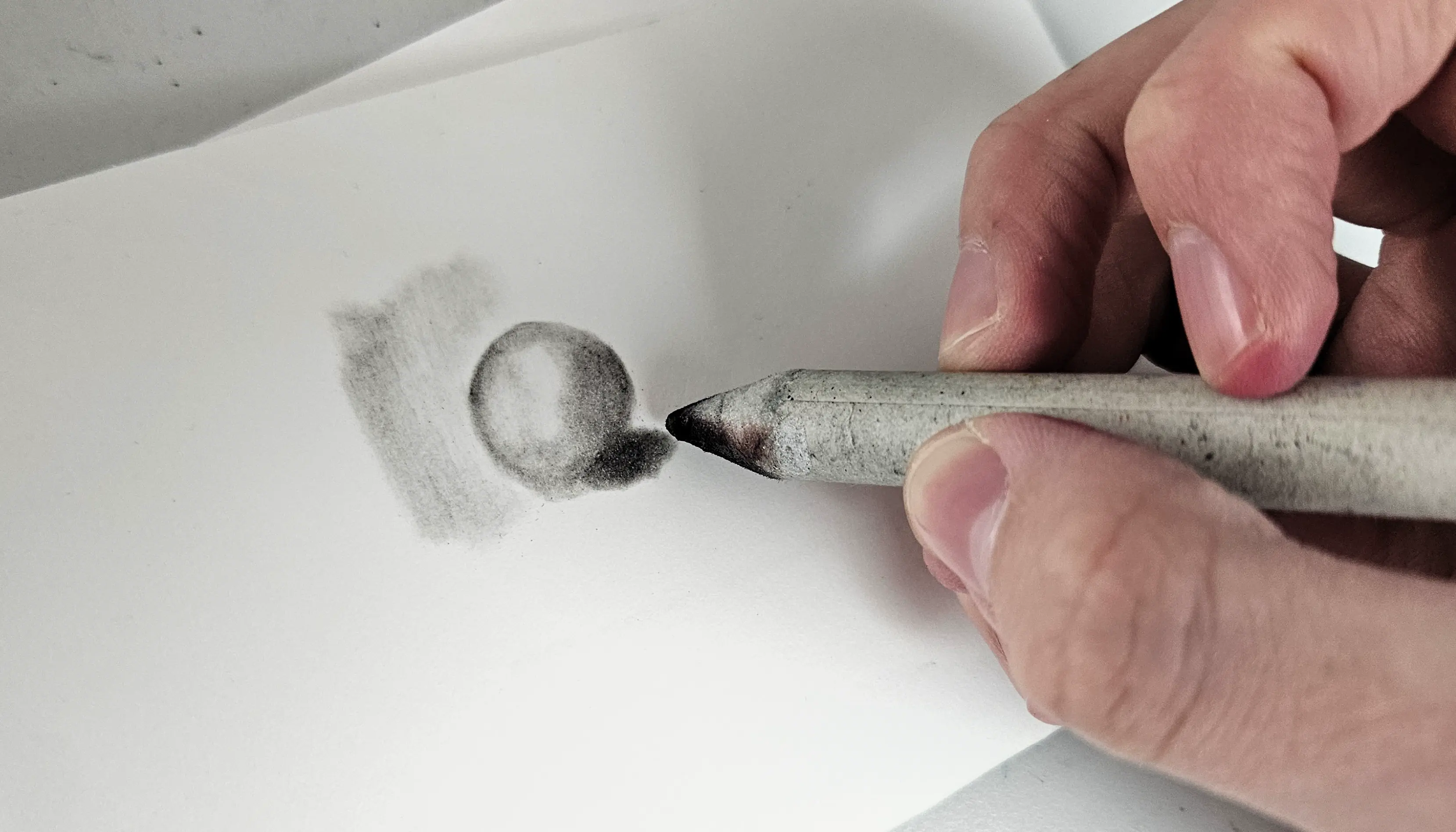 utiliser une estompe plus fine pour son dessin au fusain