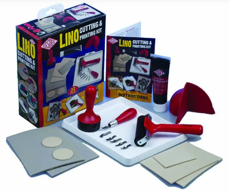 un kit de matériel pour la linogravure