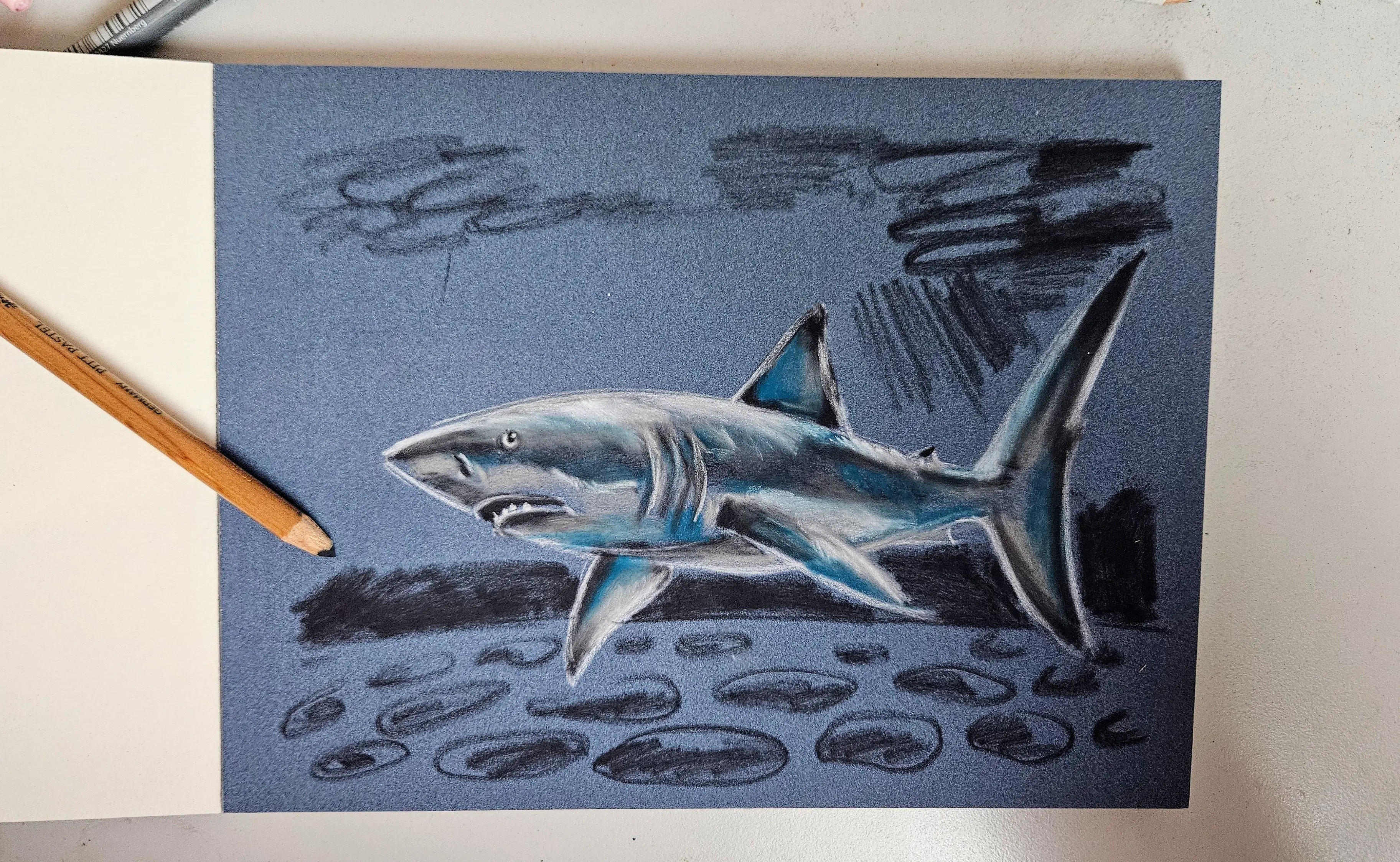 ajouter l'océan en arrière-plan d'un dessin de requin aux pastels