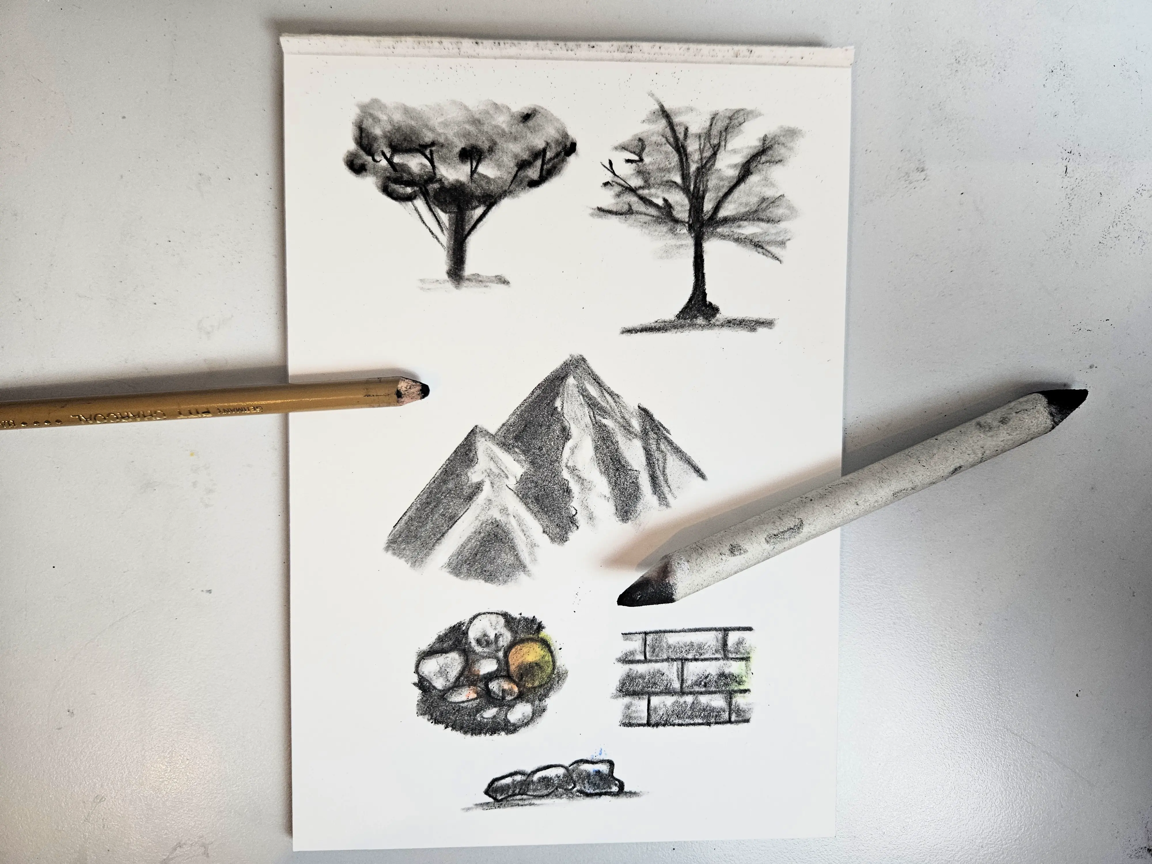 estomper son dessin pour réaliser des textures au fusain