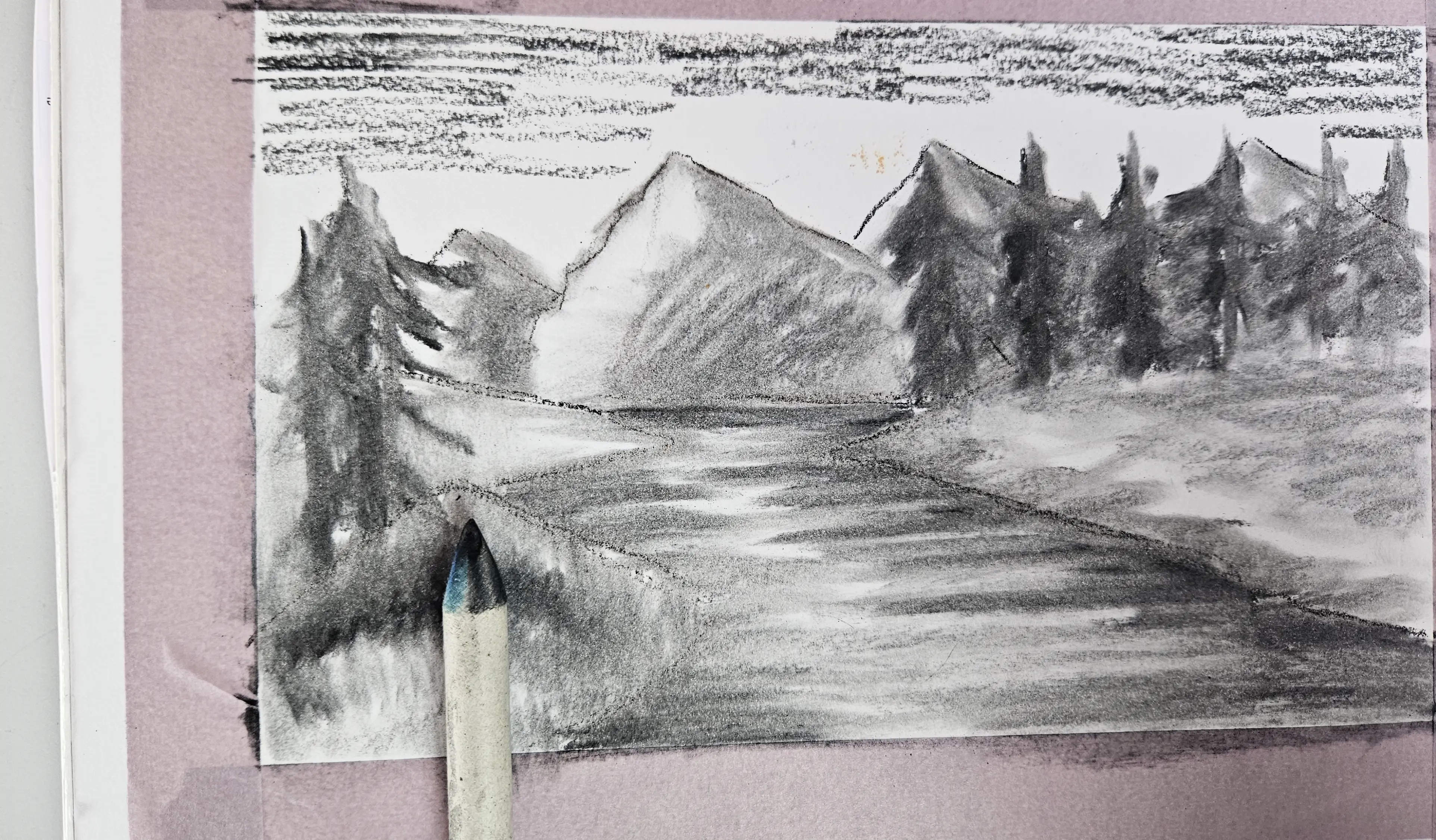 dessiner les montagnes d’un paysage au fusain