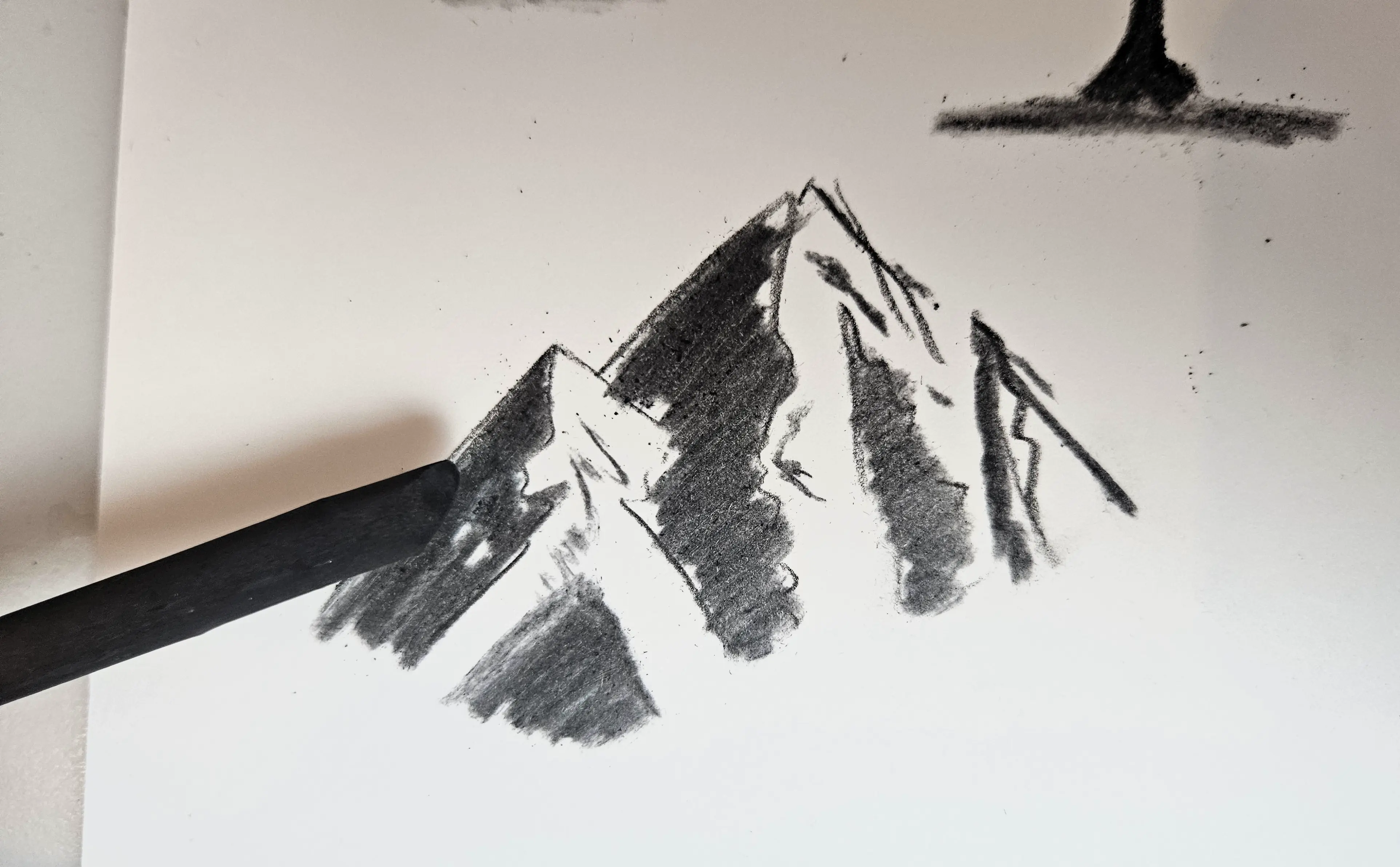 dessiner les ombres d’une montagne au fusain