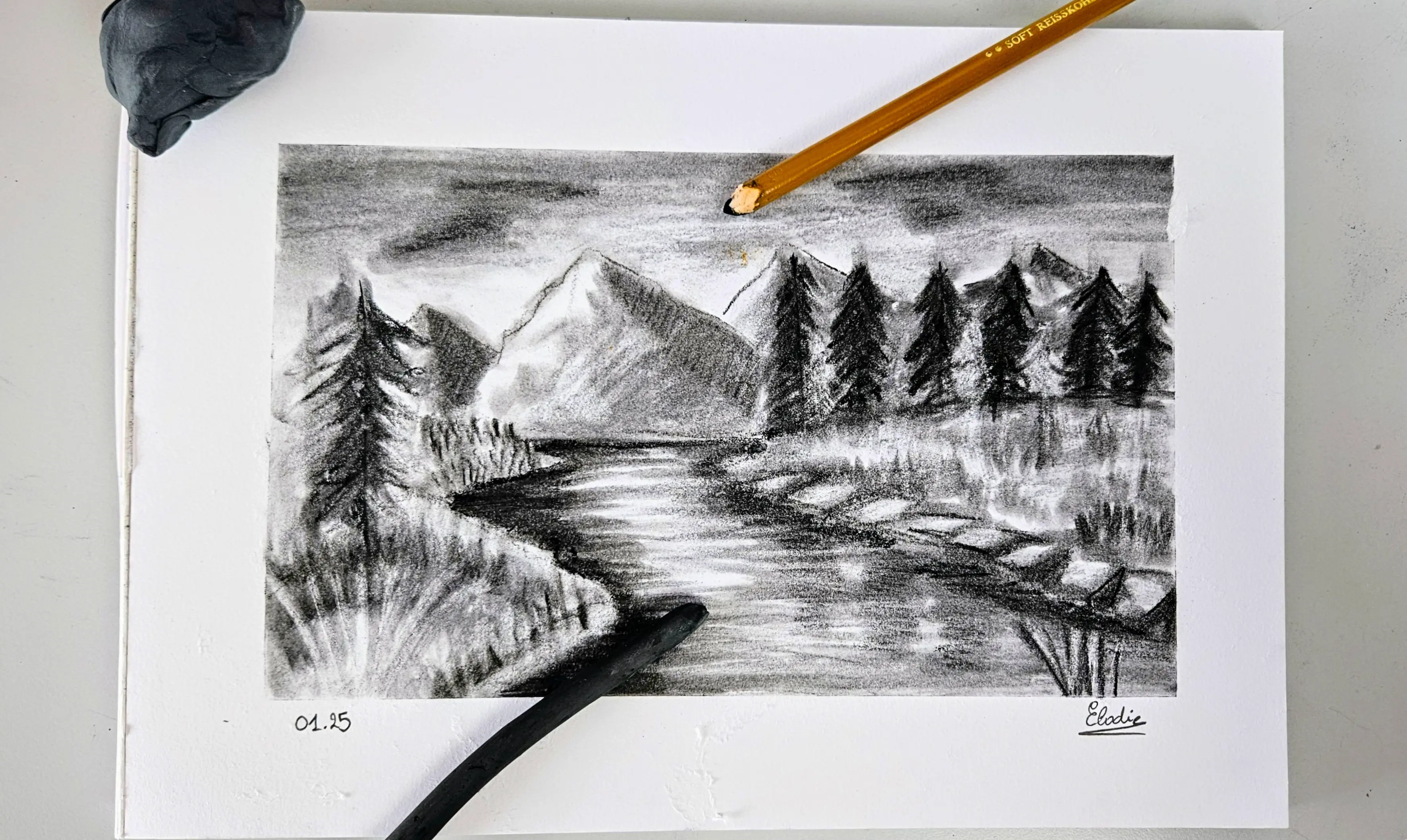 dessin d’un paysage au fusain