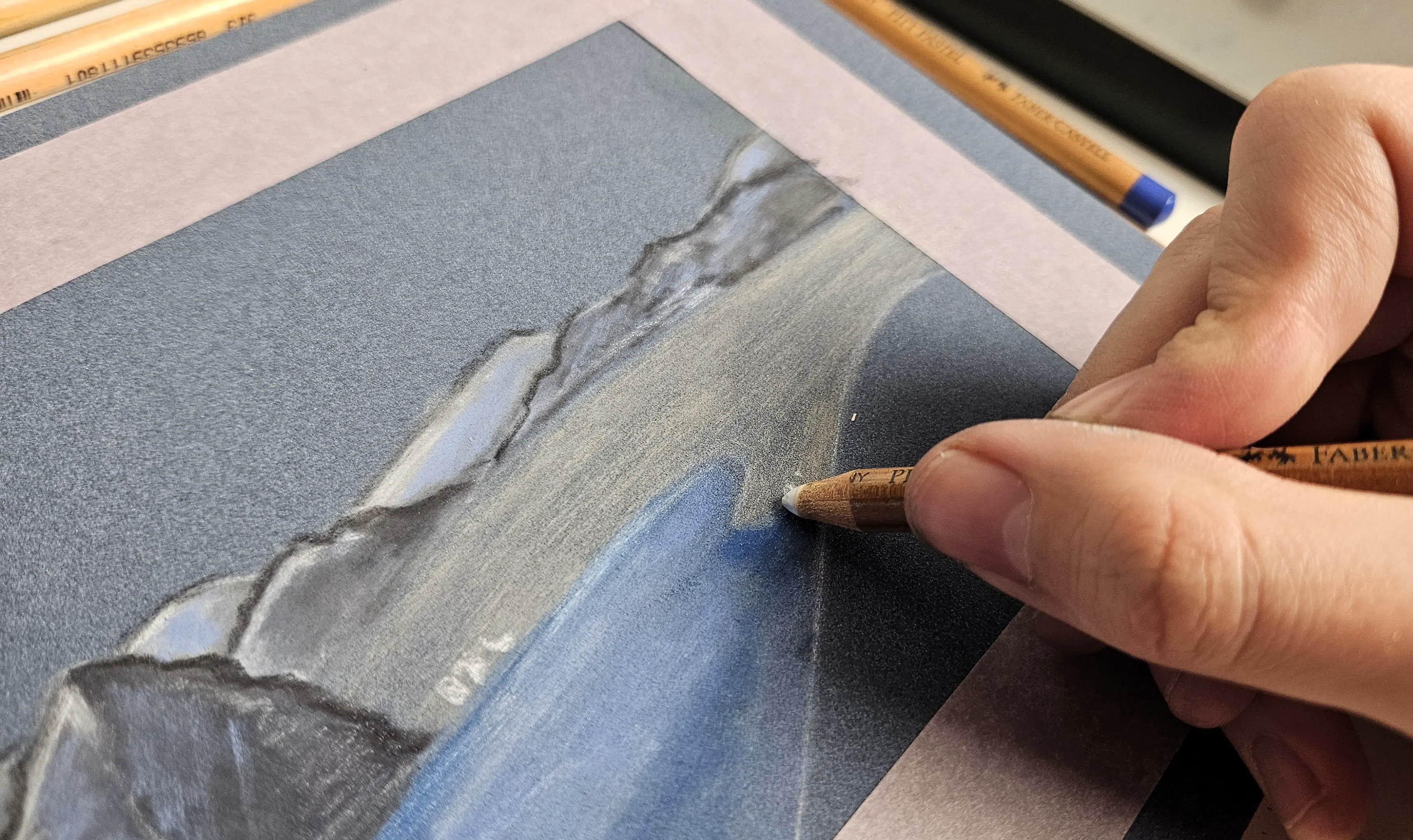 dessiner les maisons d’un paysage aux pastels secs