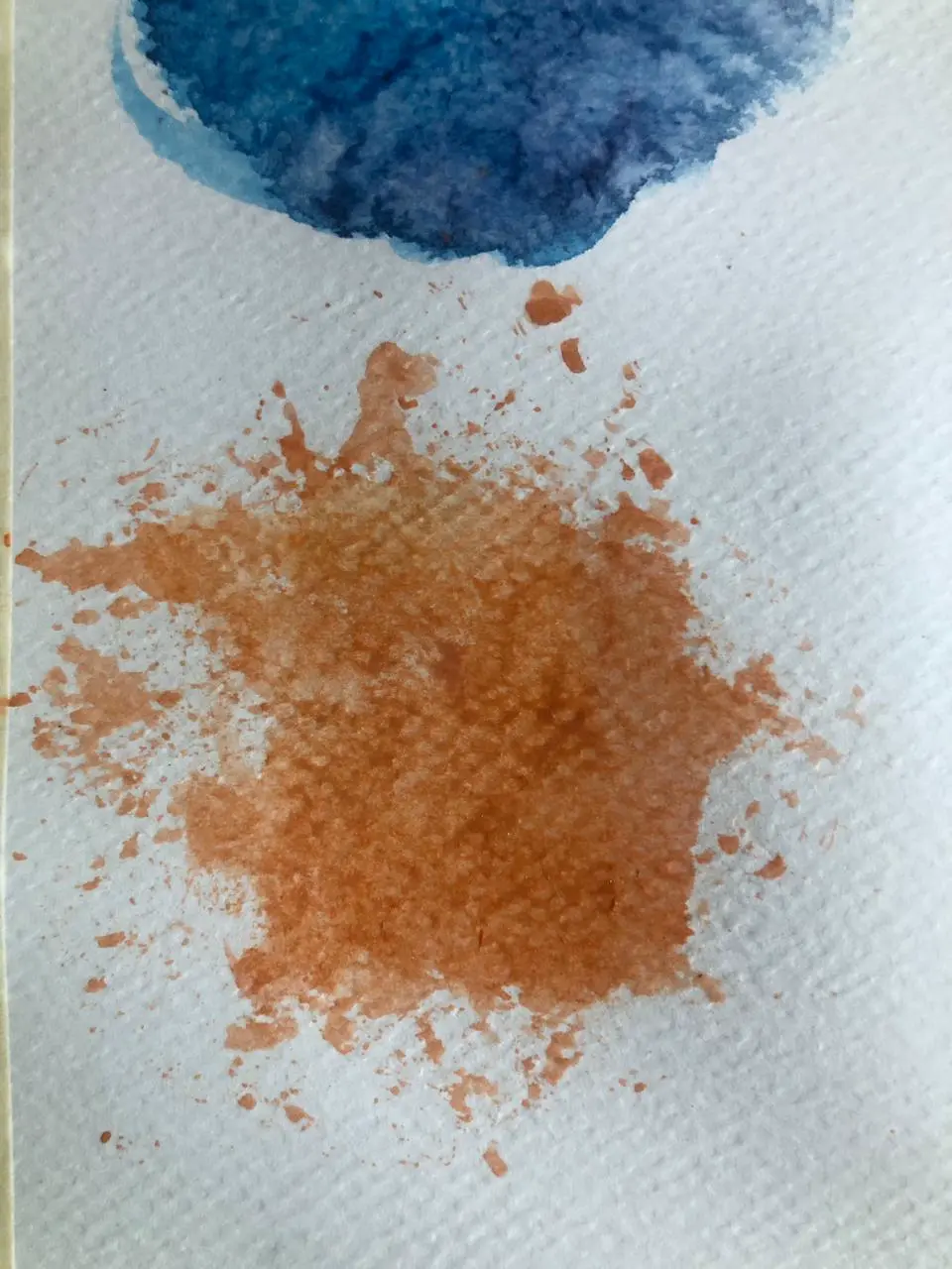 utiliser du plastique pour ajouter de la texture à l’aquarelle